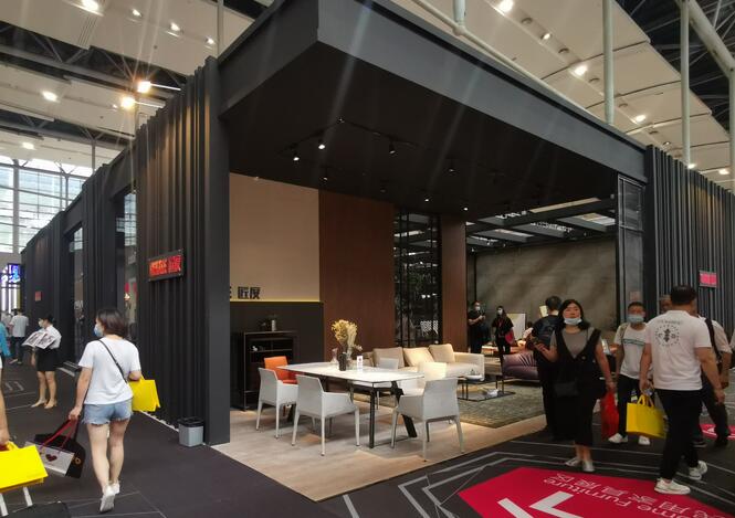 該如何設(shè)計搭建大型展臺？
